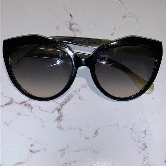 Balenciagas sunglasses - Picture 3 of 8